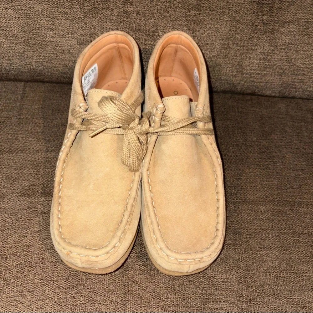 KIDS Tan CLARKS WALLABEEBOOTO Suede High Top Boots Shoes Youth 2.5w new